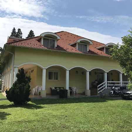 Silvanus Panzio Lenti Buitenkant foto
