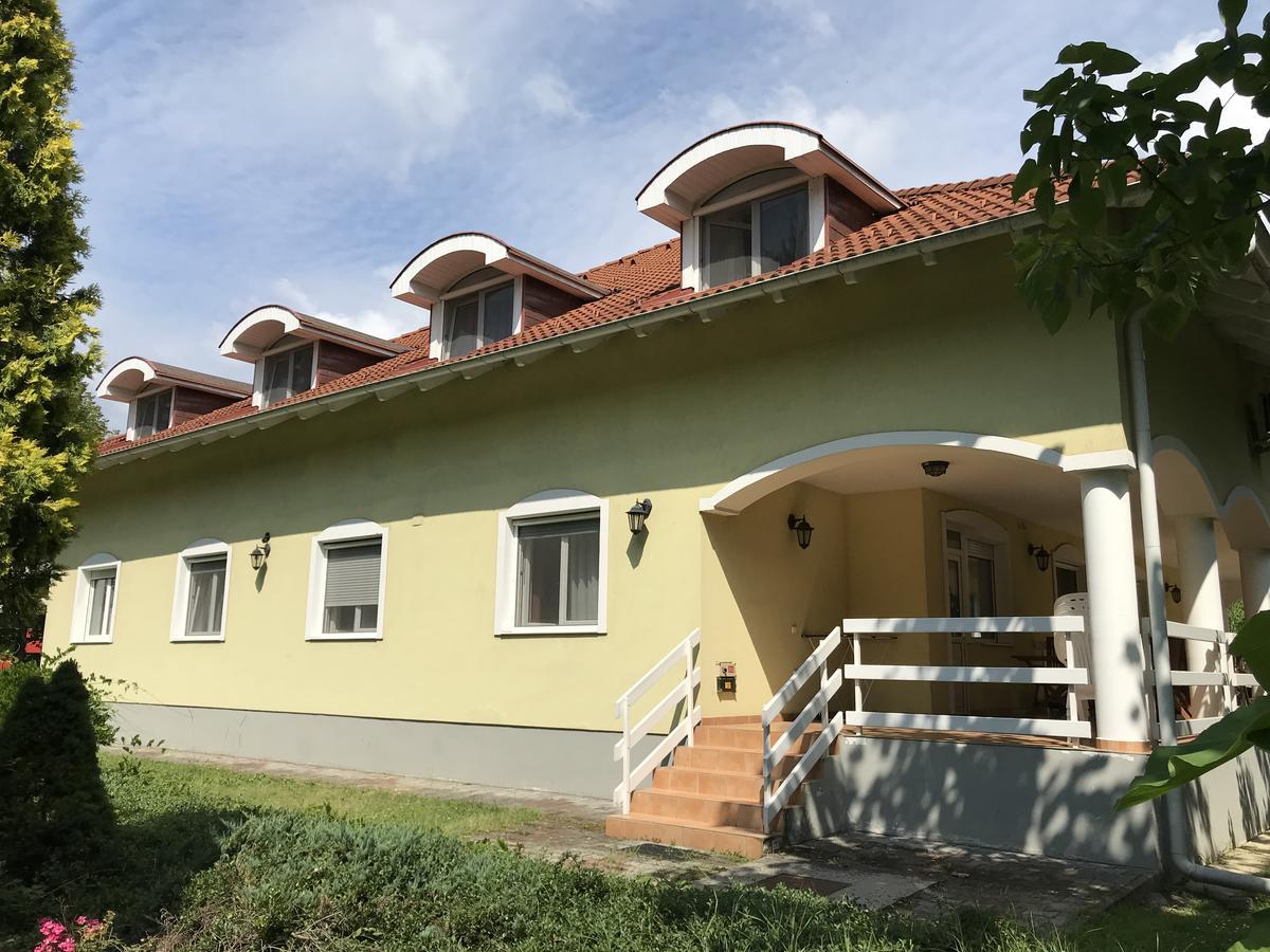 Silvanus Panzio Lenti Buitenkant foto